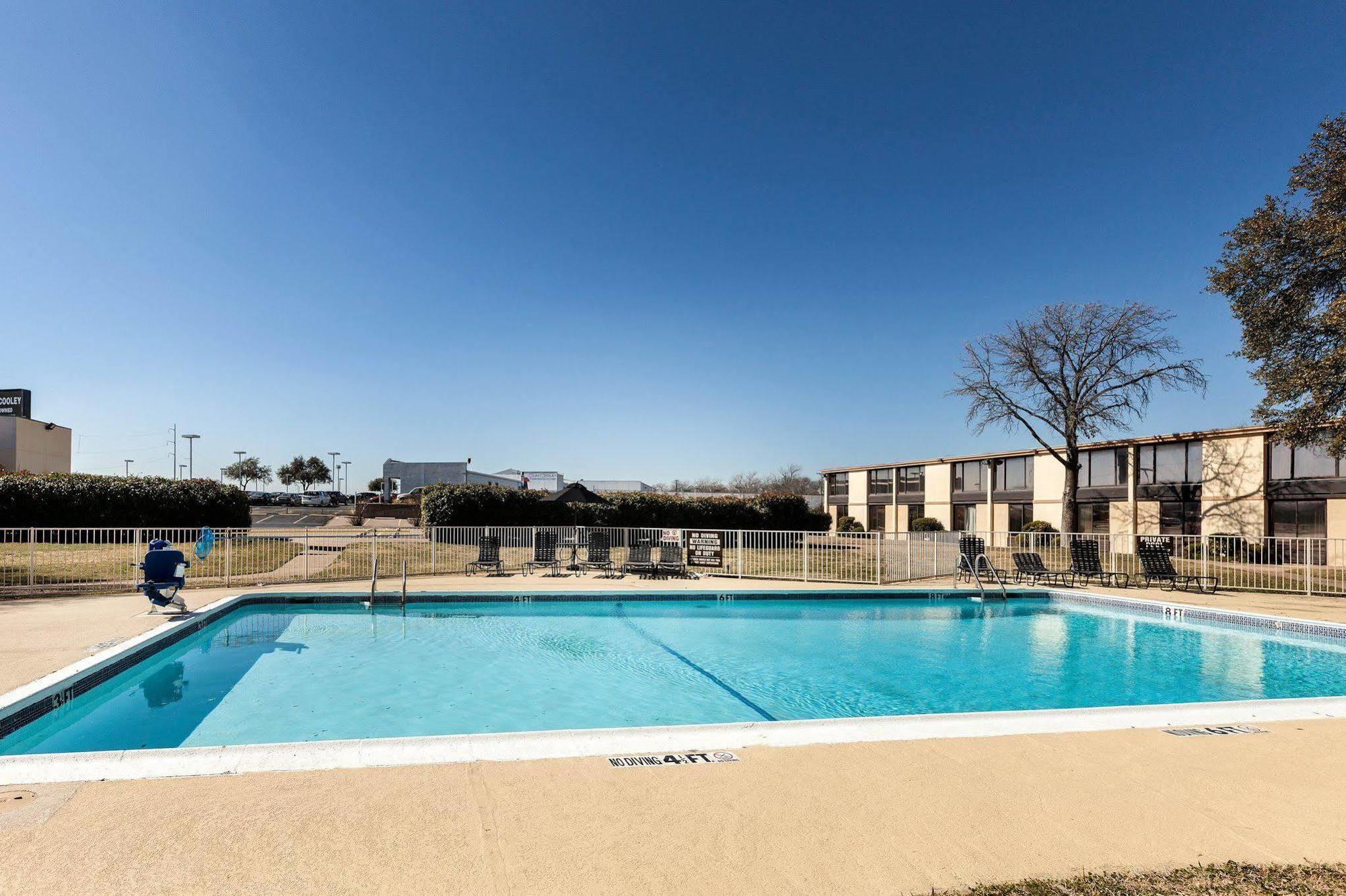 Rodeway Inn Duncanville Exterior photo